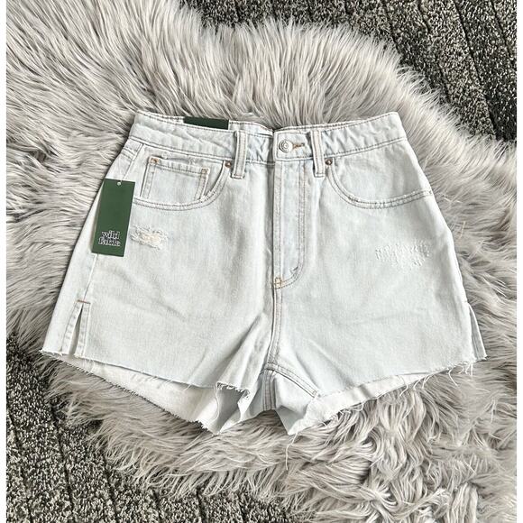 Wild Fable High Rise Cutoff Shorts Women's Size 4 Light Wash Denim 2.5" Target - Picture 1 of 3